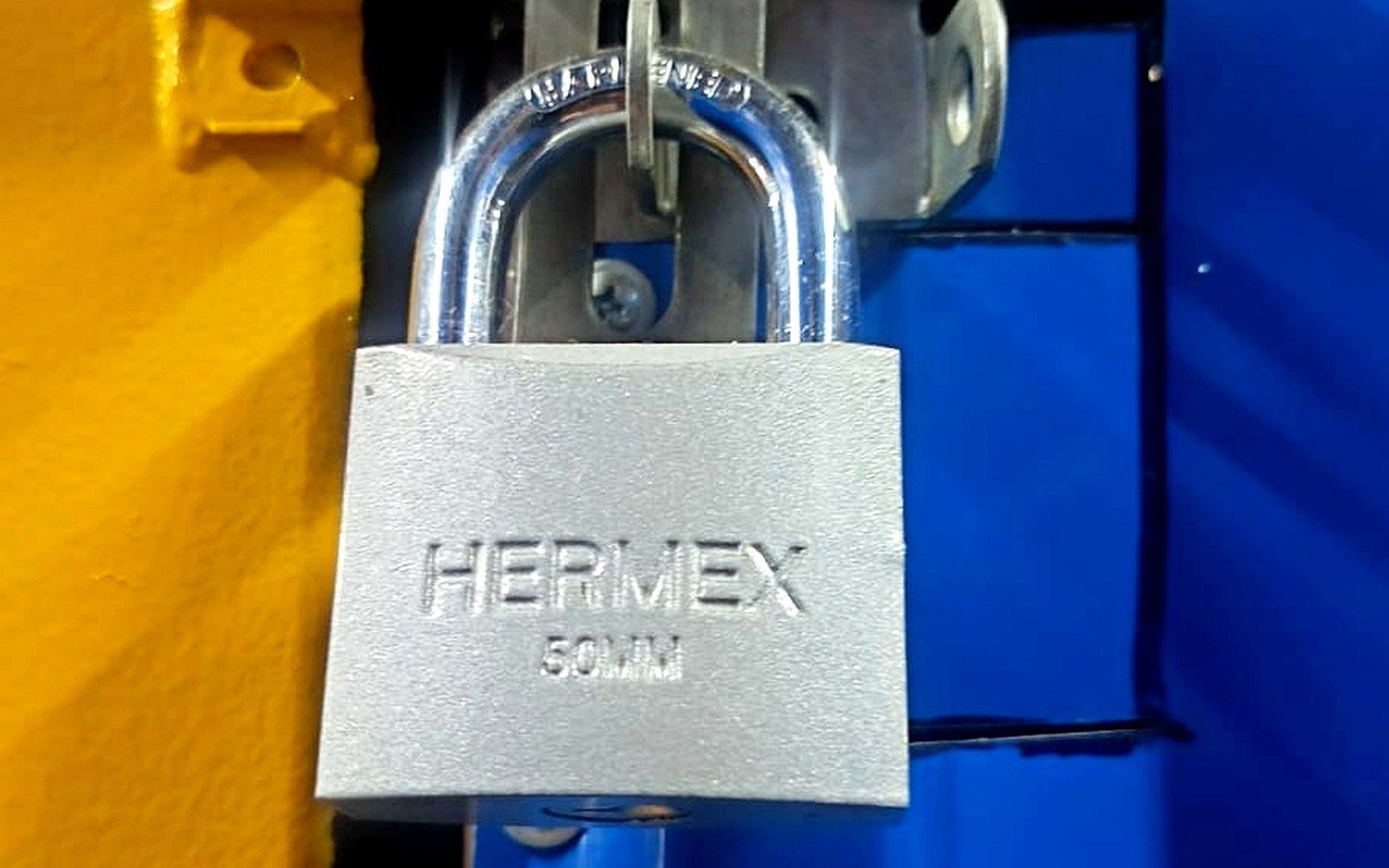 Candado y seguridad en unidad de bodegaje